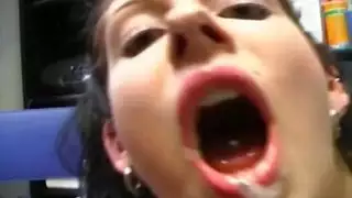 جنس حيواني صريح: فرس ينكّك نساء مستسلمات