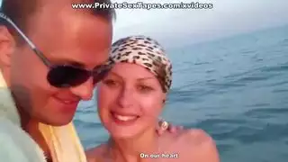حارسات مراهقات في جلسة جماعية