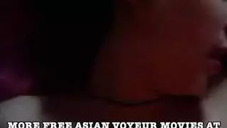 تفريق شفريها لعرض إباحي كامل