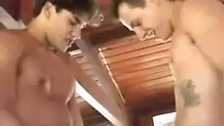 صغيرات يعرضن مهابلهن