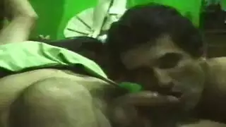فرج أصلع حليق بطيات كبيرة بتفاصيل صريحة