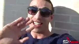 هي تشخر، وأنا أستكشف فتحاتها