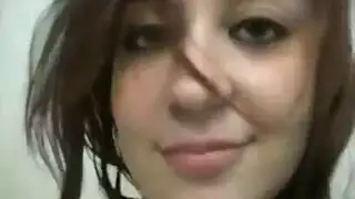 نشوات متعددة لفتاة سمراء مكتنزة في شريط جنسي منزلي ساخن