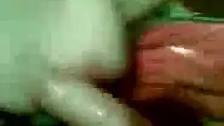 الشقراء الفاسقة تستمتع بثلاثي إباحي مكثف مع طاقمها