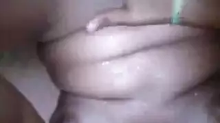 جانيت ماسون تمارس الجنس مع قضيب صديقها الغليظ في مبنى ضخم