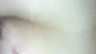 زوجة سياسية مثيرة تبتلع قضيب زوجها