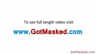 اختراق الوشم الجاف يجعل الشقراء تئن في فيلم إباحي صريح