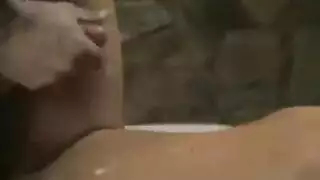 اخت تنام مع اخ ممحون وتحسس اننه يدخله في طيزها