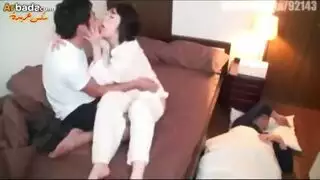 الاخ ينام معا اخته حقيقي ممتع