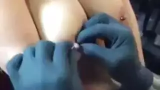 مثبتة ومنفوخة: نيك شرجي مزدوج في مقهى