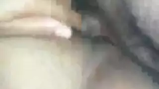 زوجة ساخنة مقيدة ومكممة الفم تُملأ بالسائل المنوي