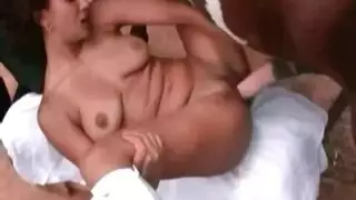 بورنو عنيف: ركوب الفارسة مع إنزال داخلي مكثف