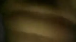 سحاقيات ثلاثية في البيكيني: إيلاج مزدوج بالقضيب الصناعي وهزات ناشفة