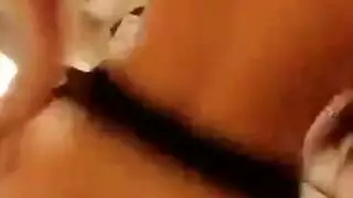 راقصة بطن مثيرة بلع السائل المنوي بعد شرجي