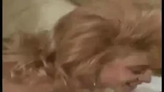 ثلاث حارقات شقراء على ركبهنّ لجلسة مص قضيب مكثفة