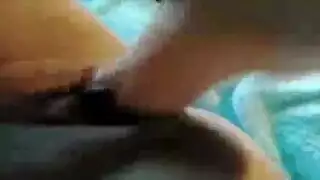 فتاة صغيرة ذات تقويم تختنق من عضو ضخم