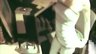 ناكه وهي تمارس اليوغا