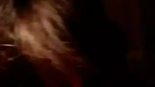 عاهرة مراهقة آسيوية تبتلع عمودًا شاحبًا ضخمًا