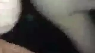 ميغان اللاتينية على ركبتيها لمشهد مص عنيف
