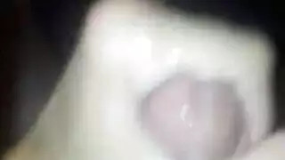 البنت تنام من قط
