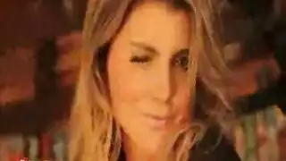 شقراء مثيرة تخلع ملابسها لعمل جنسي صريح