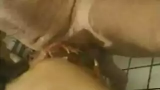 ثنائي مراهق يستخدم الذكاء لإطلاق أقصى نشواته الجنسية