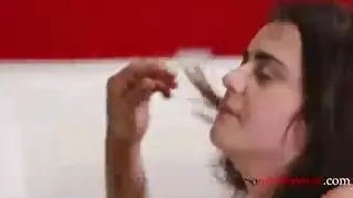 عاملني كعاهرة اخي