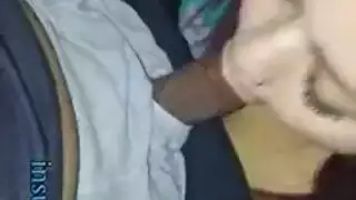 شم الكوك على جسدها