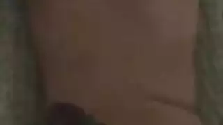 عبادة كس آسيوي مشعر: مص عميق وبلع السائل المنوي