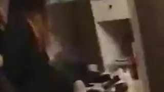 إباحية صريحة: عاهرة بيضاء تُضرب بواسطة قضيب أسود كبير صلب