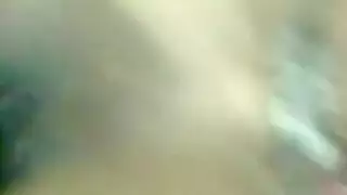 فتاة وقحة بمؤخرة جميلة تذهب منفردة لفيلم إباحي صريح