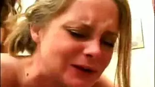 ينيك حبيبته بعنف شديد ويدخل زبه بقوة