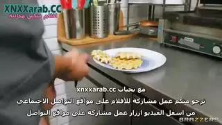 مص وعشر علني: مراهق ونادلة في مشهد قاسي