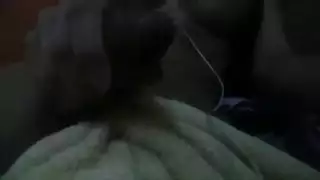 سيدة الرئيس كبيرة الصدر تمص بعمق إباحي