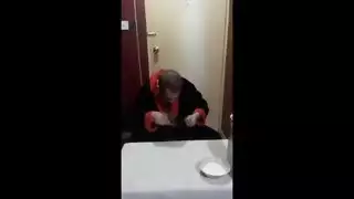 زوجة كوكو كابري الصغيرة تتوسل للمزيد في هذا الثالوث الإباحي