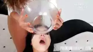 ثلاثي سحاقي يستقبل حمولة من المني