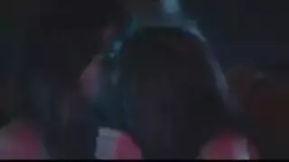 نيكي الشهوانية تمارس الجنس بقوة أمام رجلها، انسى التدليك
