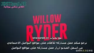 مدربان يمارسان الجنس مع أم وابنتها في مشهد ثلاثي مثير