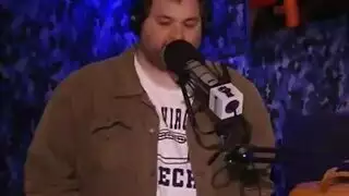 مخاطرة مكتبية عامة: كارمن وإليزا تمصان القضيب وتبتلعان السائل المنوي