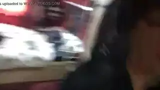 الأولاد الأنثويون يختنقون على قضيب صغير
