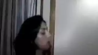 جنس على غطاء محرك السيارة مع فتاة لاتينية مغرية
