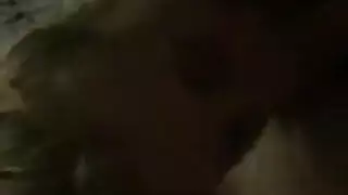 الدهون، جبهة مورو البريطانية، كارول وبراد هي الثلاثي الساخنة، بينما وحدها في المنزل