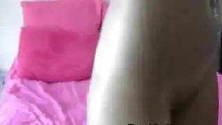مراهقات مثيرات في الجوارب الطويلة تمارس جنسًا صريحًا على الكاميرا