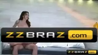 زوجة معدمة تتبنى حركات مص نجمات البورن المتحولات
