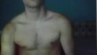 الوسيم ذو العيون الخضراء يقدم شرج عميق