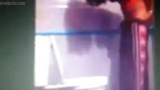أريها كيف ترتديه ثم أمزق مؤخرتها