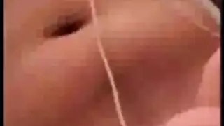 وشم جديد، لا ملابس فقط ممارسة جنس قاسية مع زوجها على الأريكة