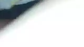 فتيات الحفلة ثنائية الميول: مص مزدوج لقضيب سميك