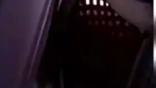 فتيات مشعرات يمارسن الجنس بقوة في مثلية ثلاثية بالحمام البخاري