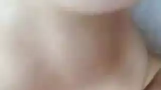 اثنين من دمى تشيا لطيف إعطاء الرأس